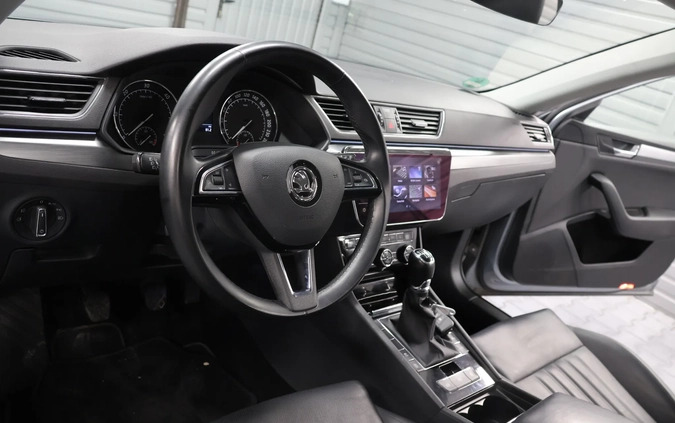 Skoda Superb cena 76400 przebieg: 132000, rok produkcji 2018 z Dolsk małe 232